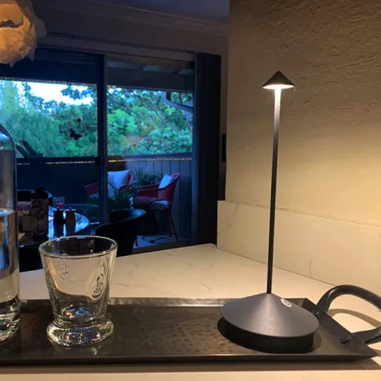 Przenośna lampa stołowa LED | Smukła i bezprzewodowa