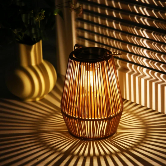 Lampa ogrodowa zasilana energią słoneczną | Na zewnątrz