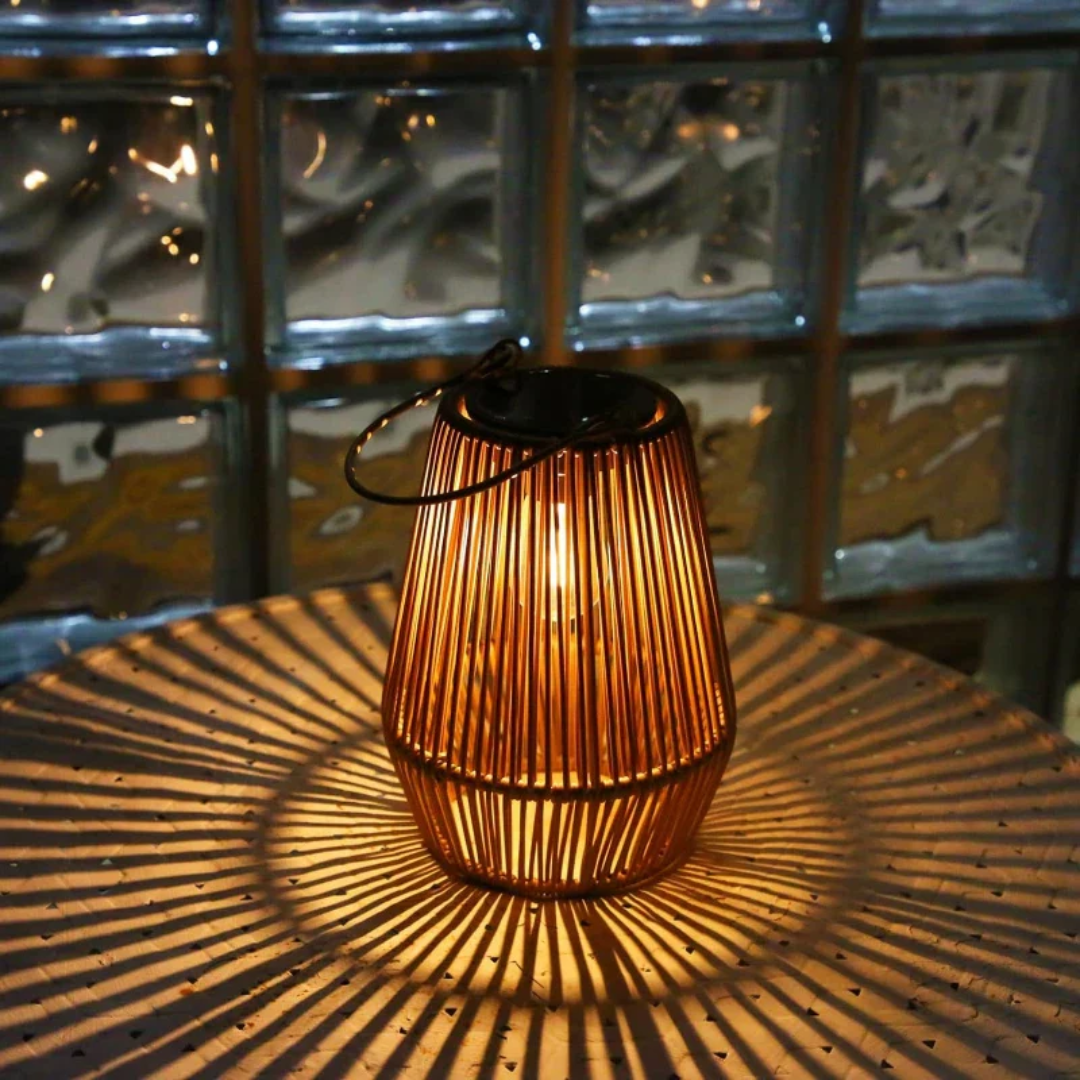 Lampa ogrodowa zasilana energią słoneczną | Na zewnątrz